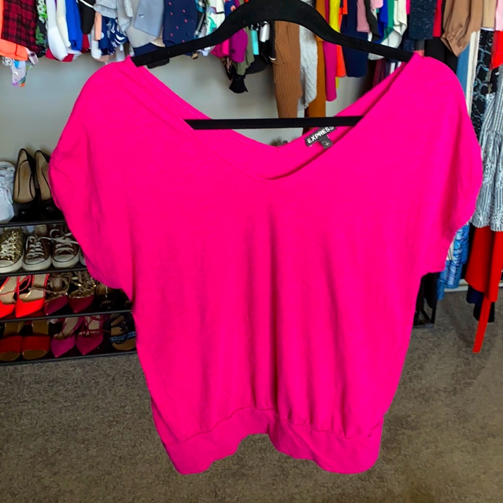 Fuchsia v-neck tee